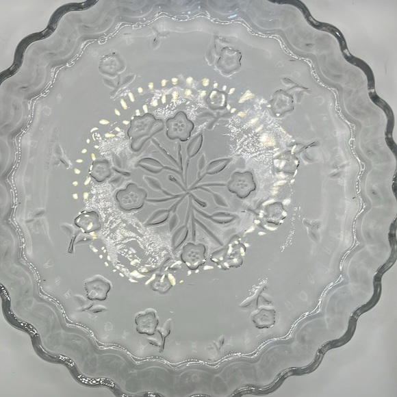 Anchor Hocking floral glass pie or quiche dish - Picture 2 of 5